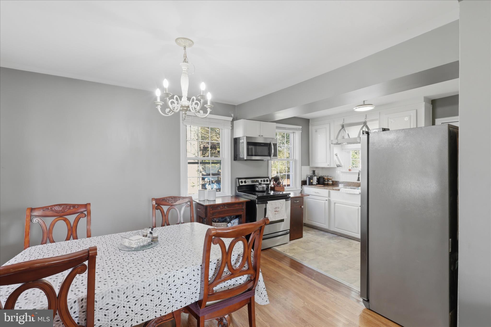 1112 FAIRVIEW ROAD