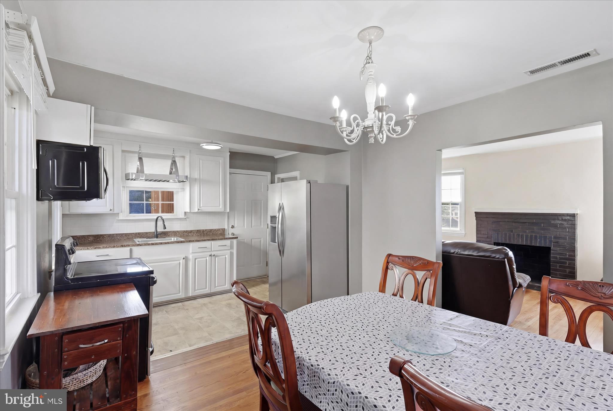 1112 FAIRVIEW ROAD