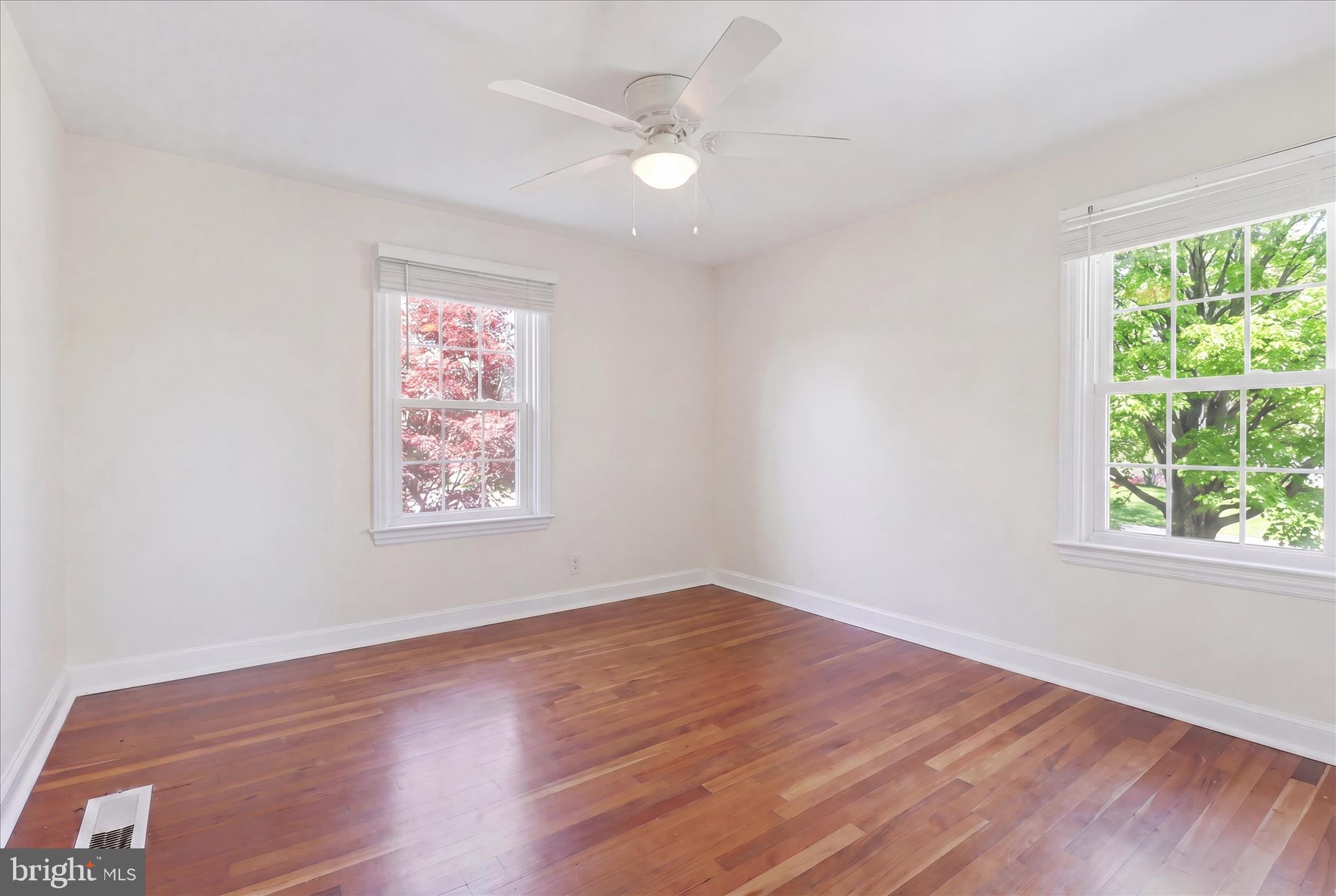 1112 FAIRVIEW ROAD