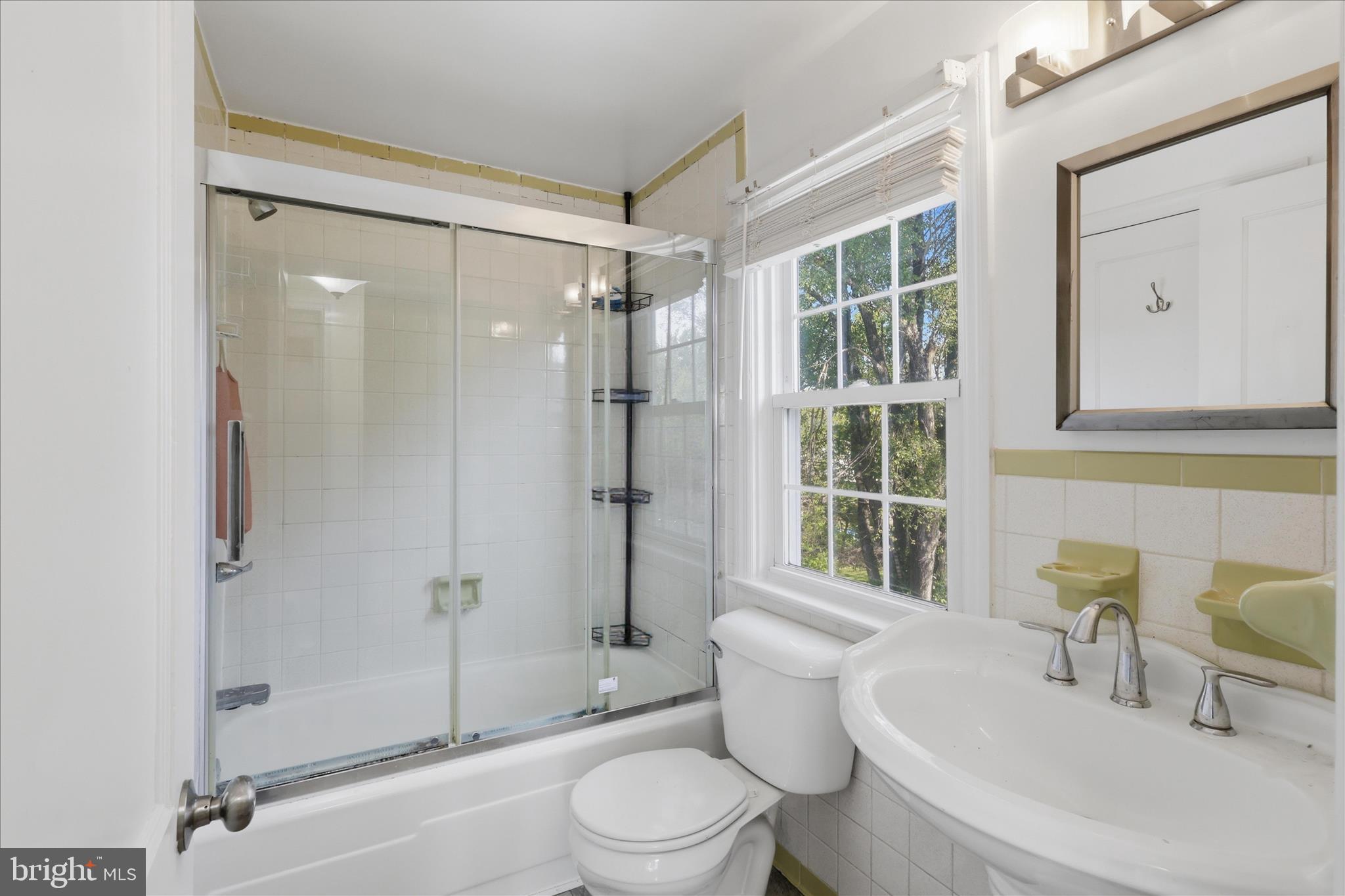 1112 FAIRVIEW ROAD