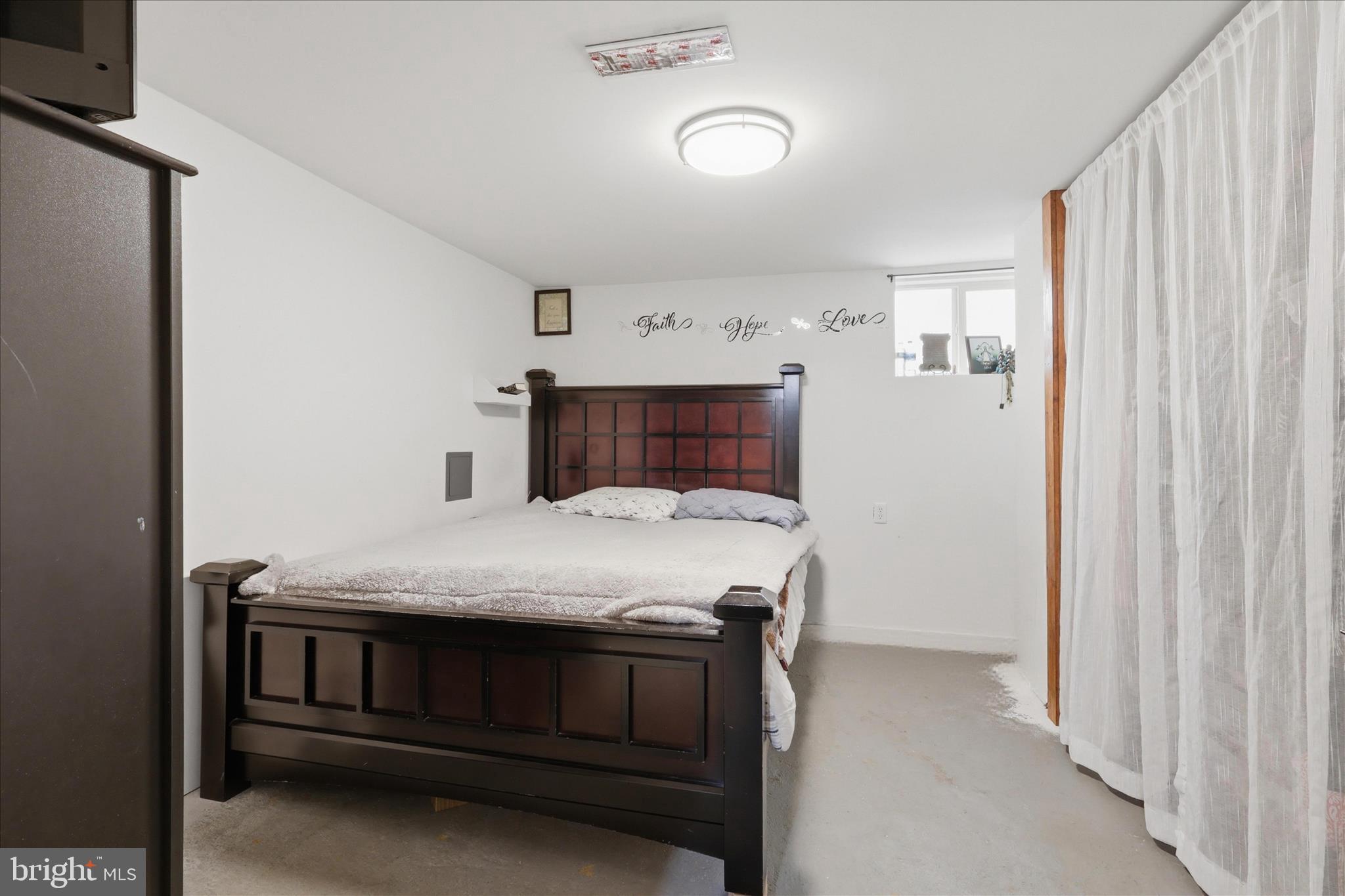 1112 FAIRVIEW ROAD