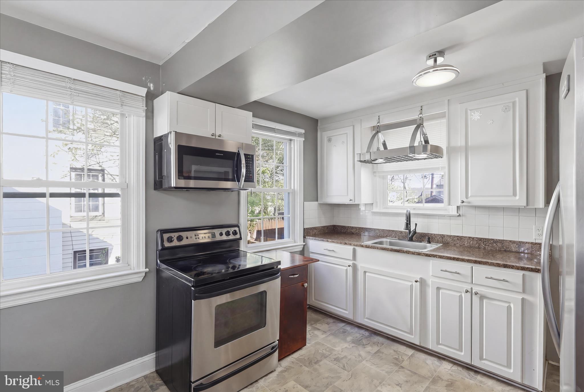 1112 FAIRVIEW ROAD
