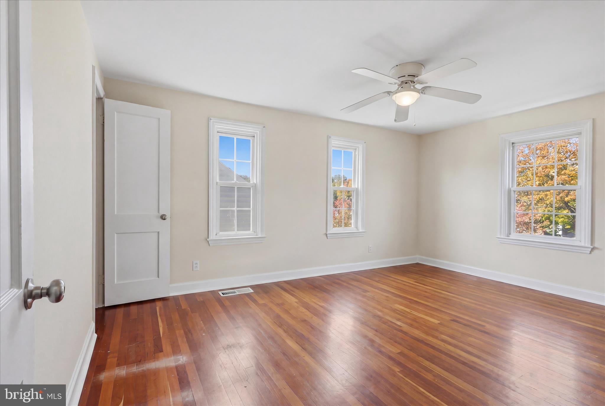 1112 FAIRVIEW ROAD