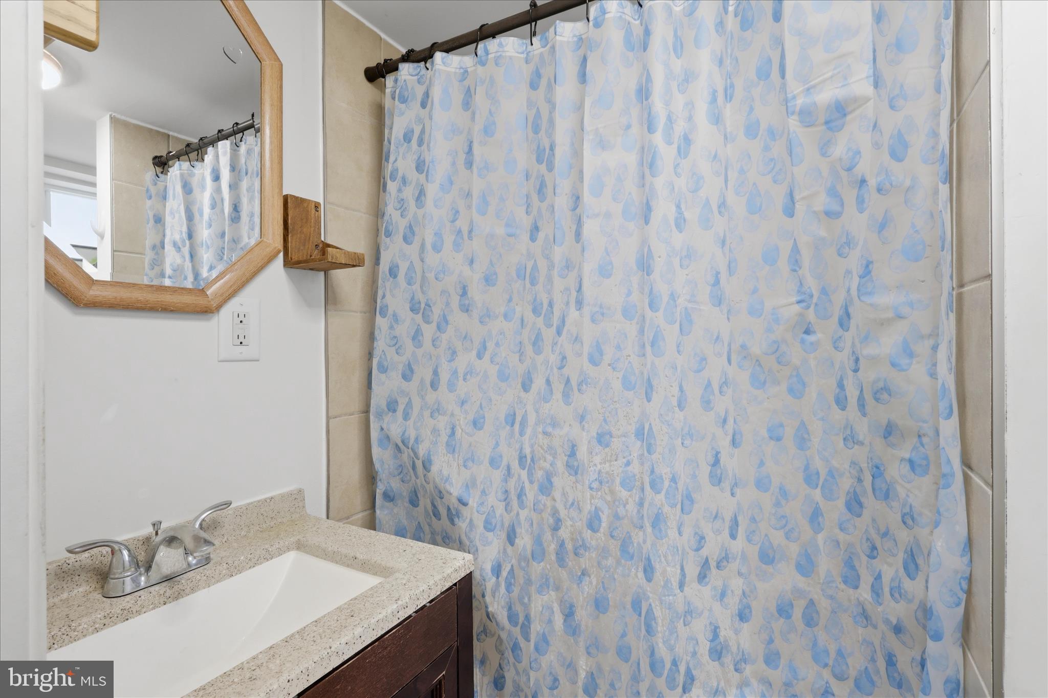 1112 FAIRVIEW ROAD
