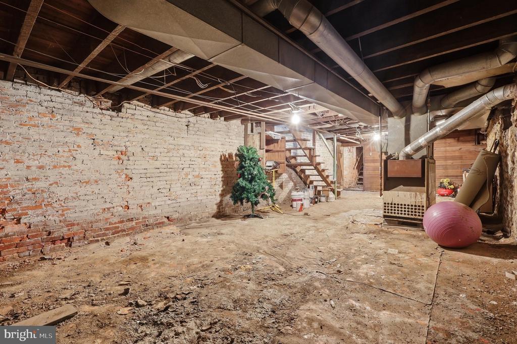 845-847 W WASHINGTON STREET