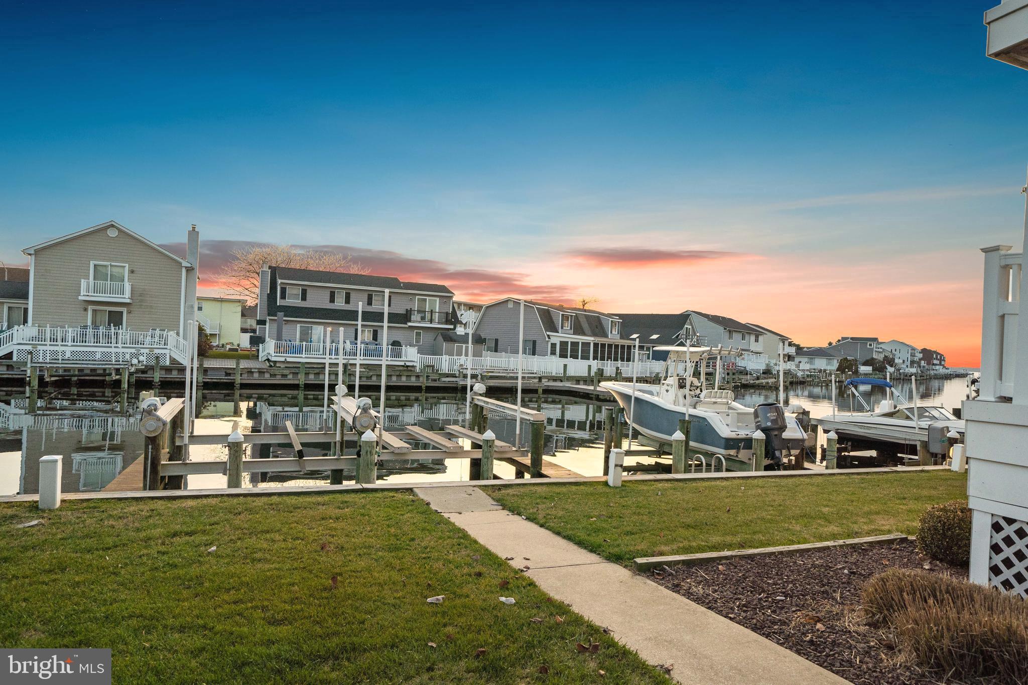 201 S HERON DRIVE A 7