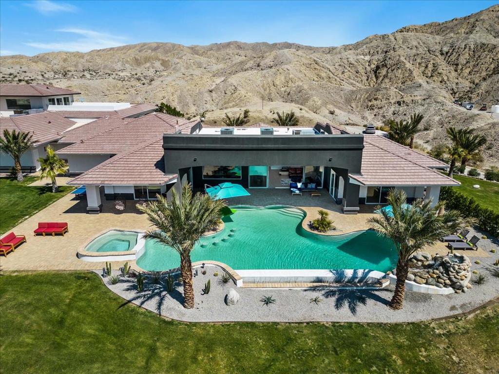 28225 Via Las Palmas