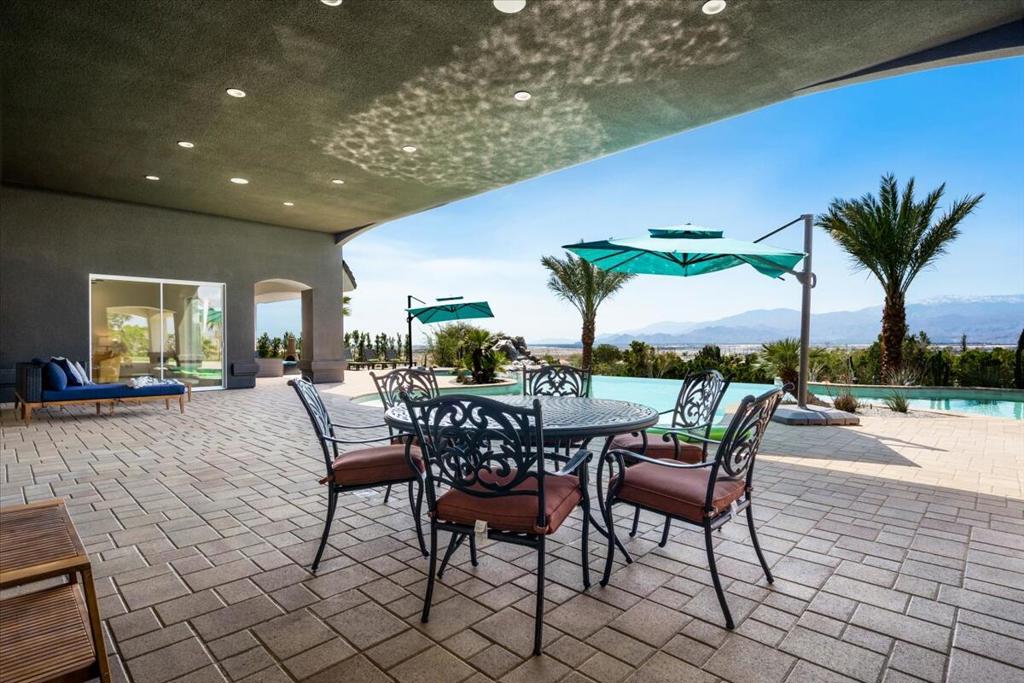 28225 Via Las Palmas