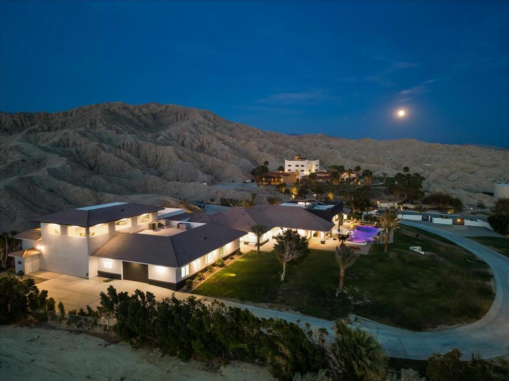 28225 Via Las Palmas