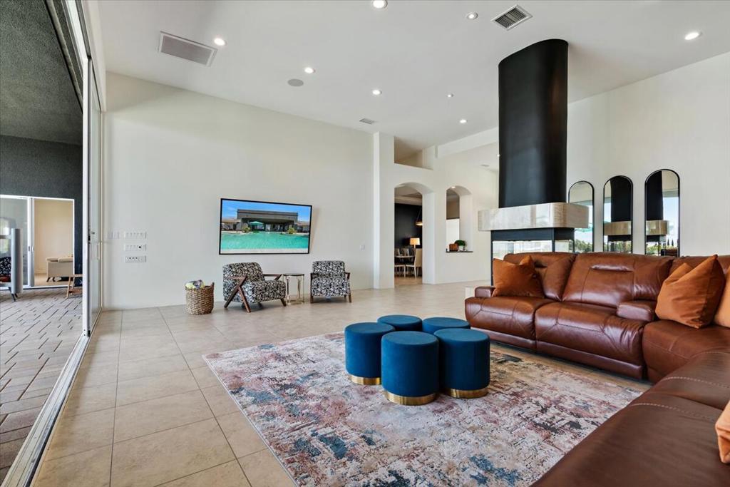 28225 Via Las Palmas