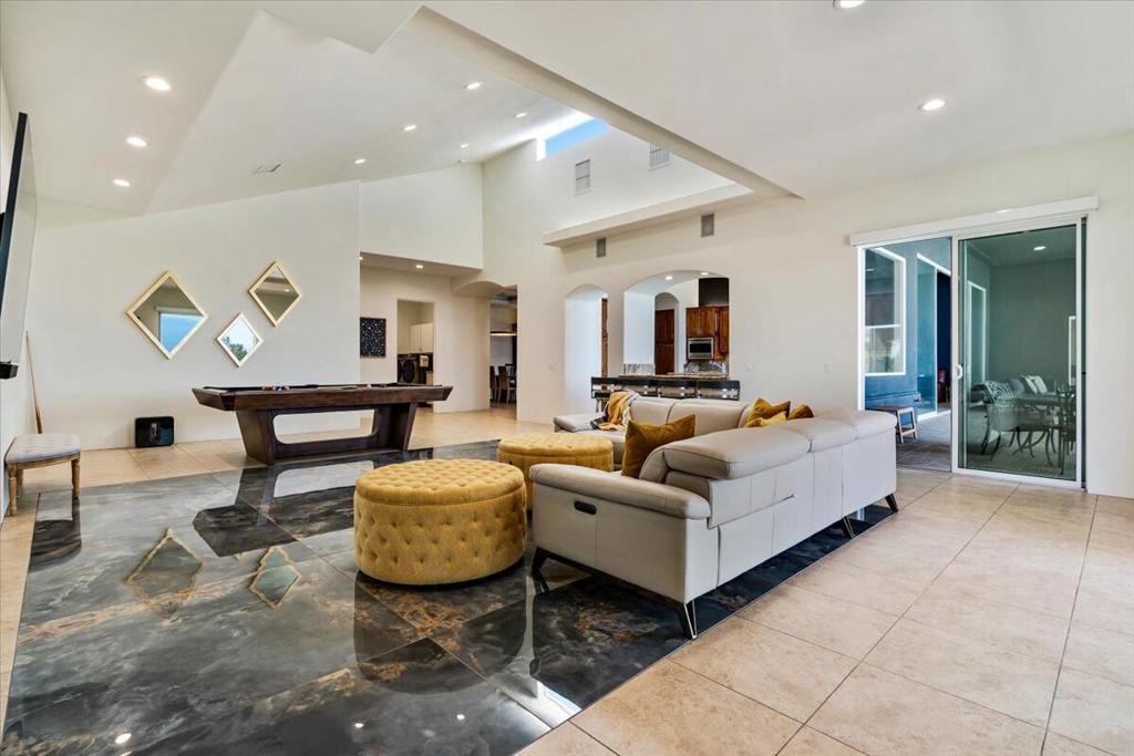 28225 Via Las Palmas