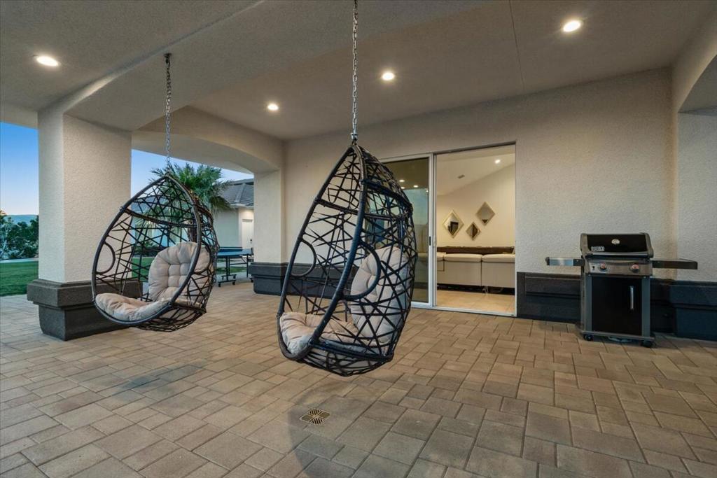 28225 Via Las Palmas