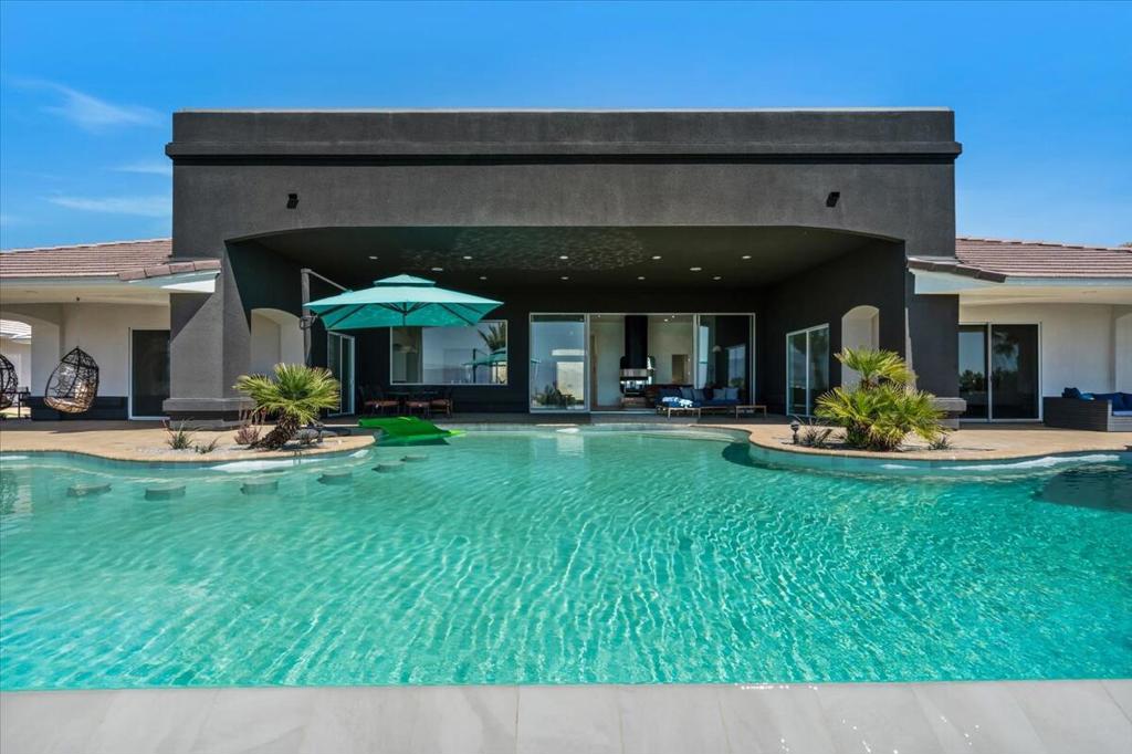 28225 Via Las Palmas