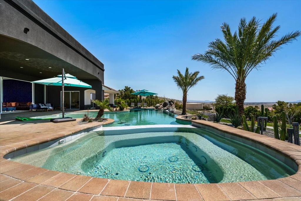 28225 Via Las Palmas