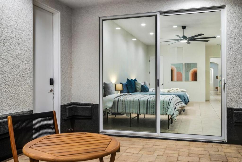 28225 Via Las Palmas