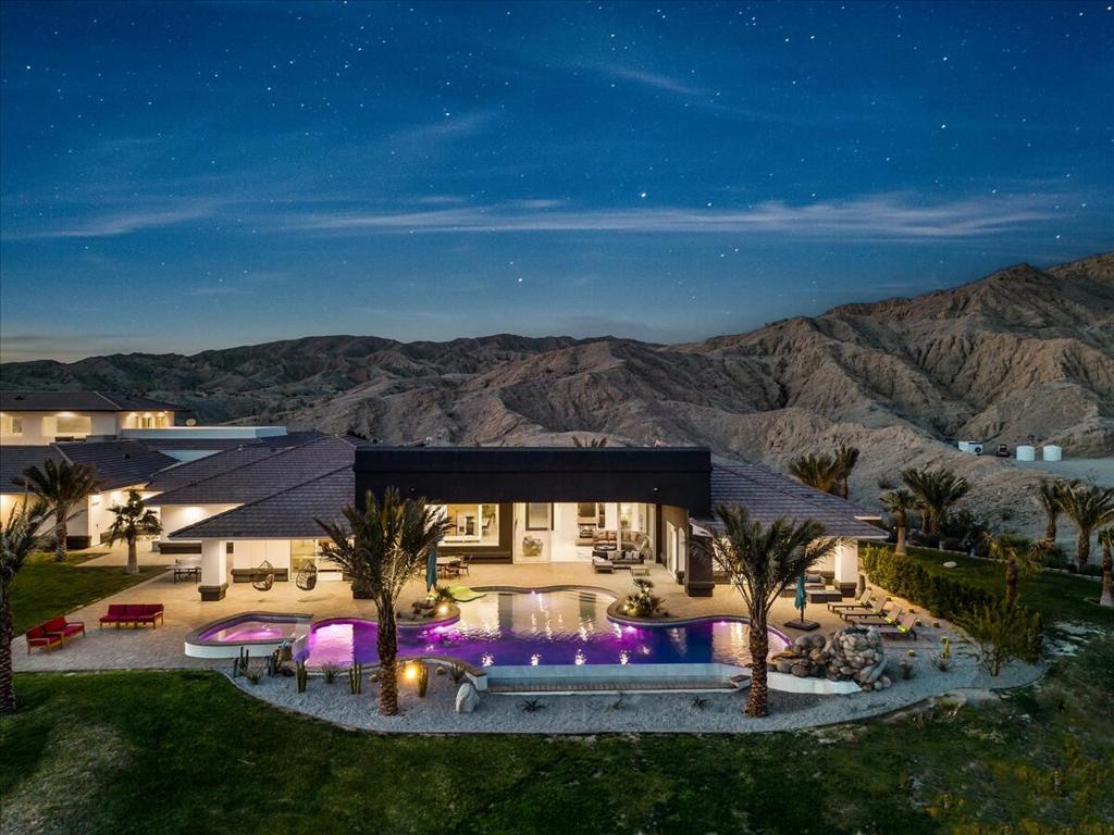 28225 Via Las Palmas