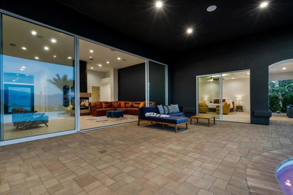 28225 Via Las Palmas