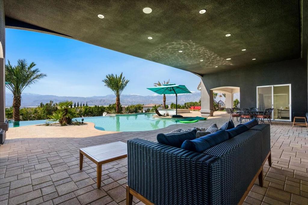 28225 Via Las Palmas