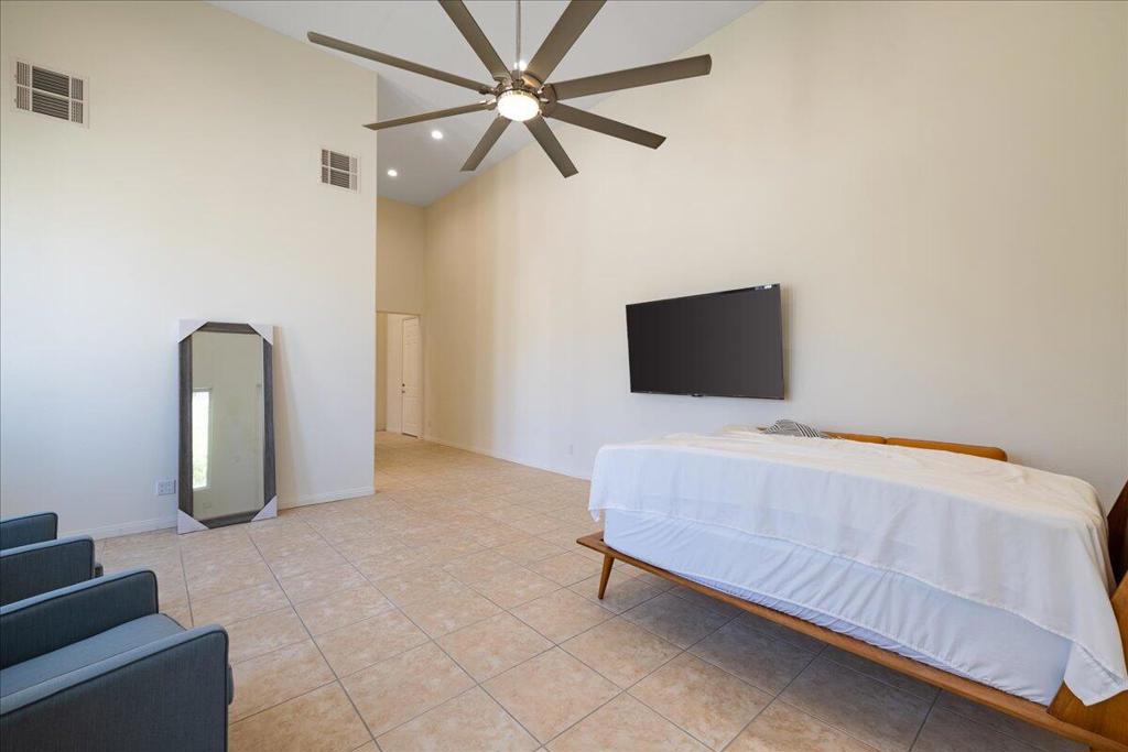 28225 Via Las Palmas