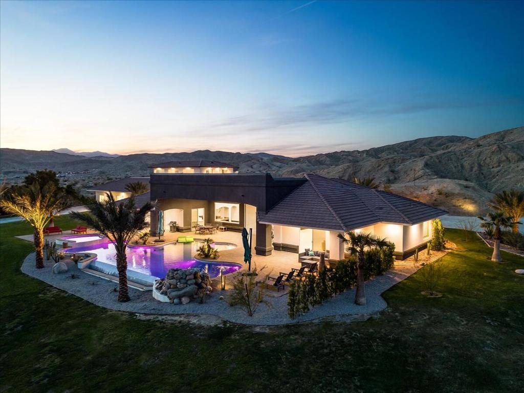 28225 Via Las Palmas