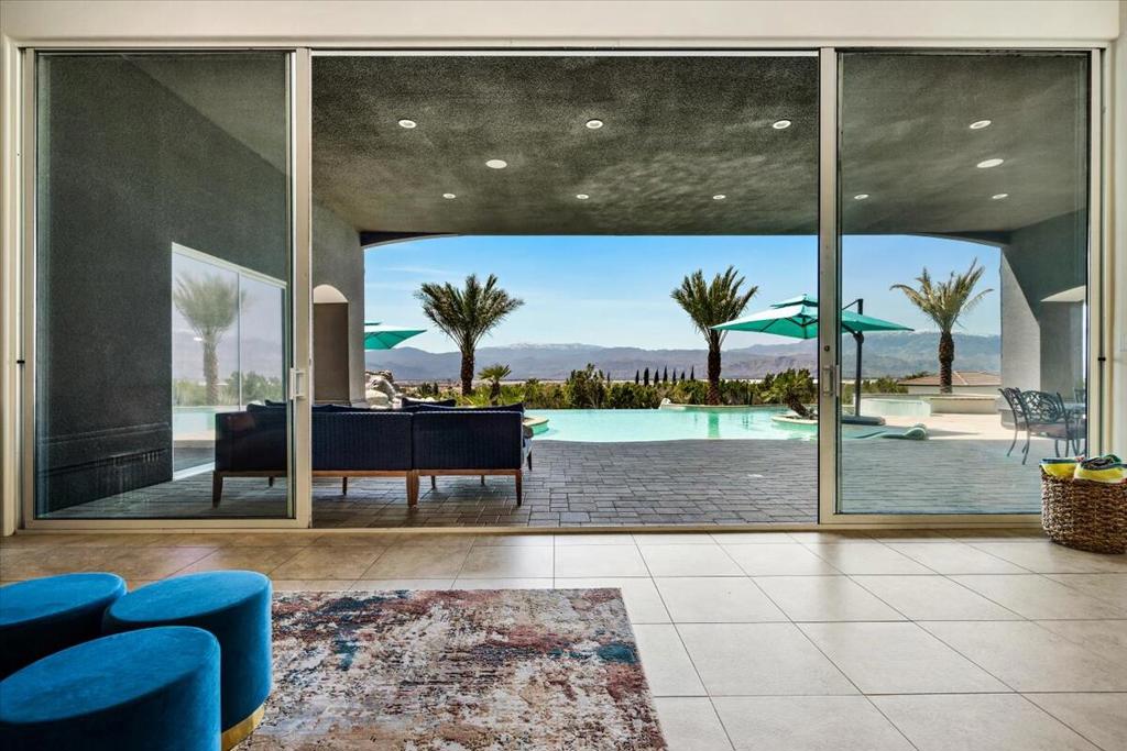 28225 Via Las Palmas