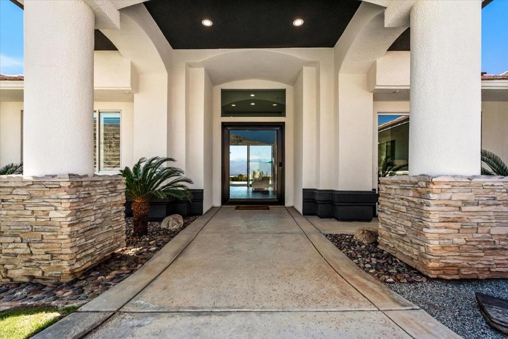 28225 Via Las Palmas