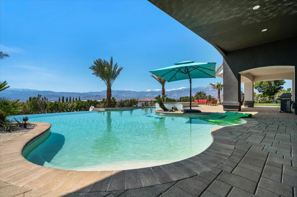 28225 Via Las Palmas