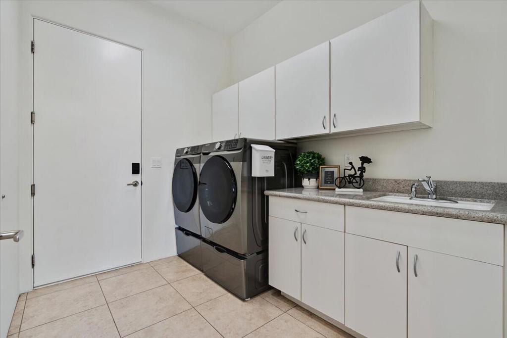 28225 Via Las Palmas