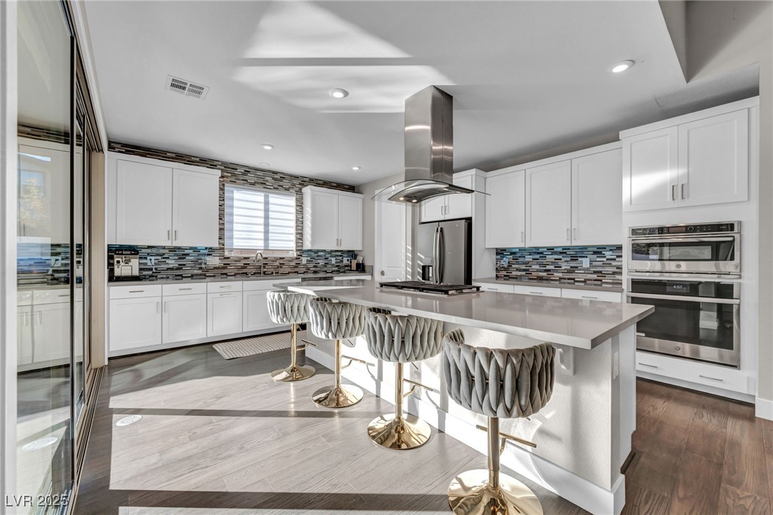 9743 Starlight Ridge Avenue