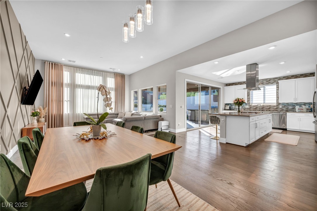 9743 Starlight Ridge Avenue