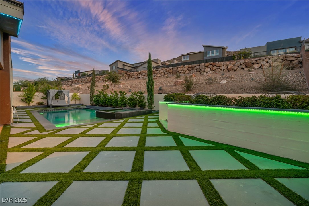 9743 Starlight Ridge Avenue