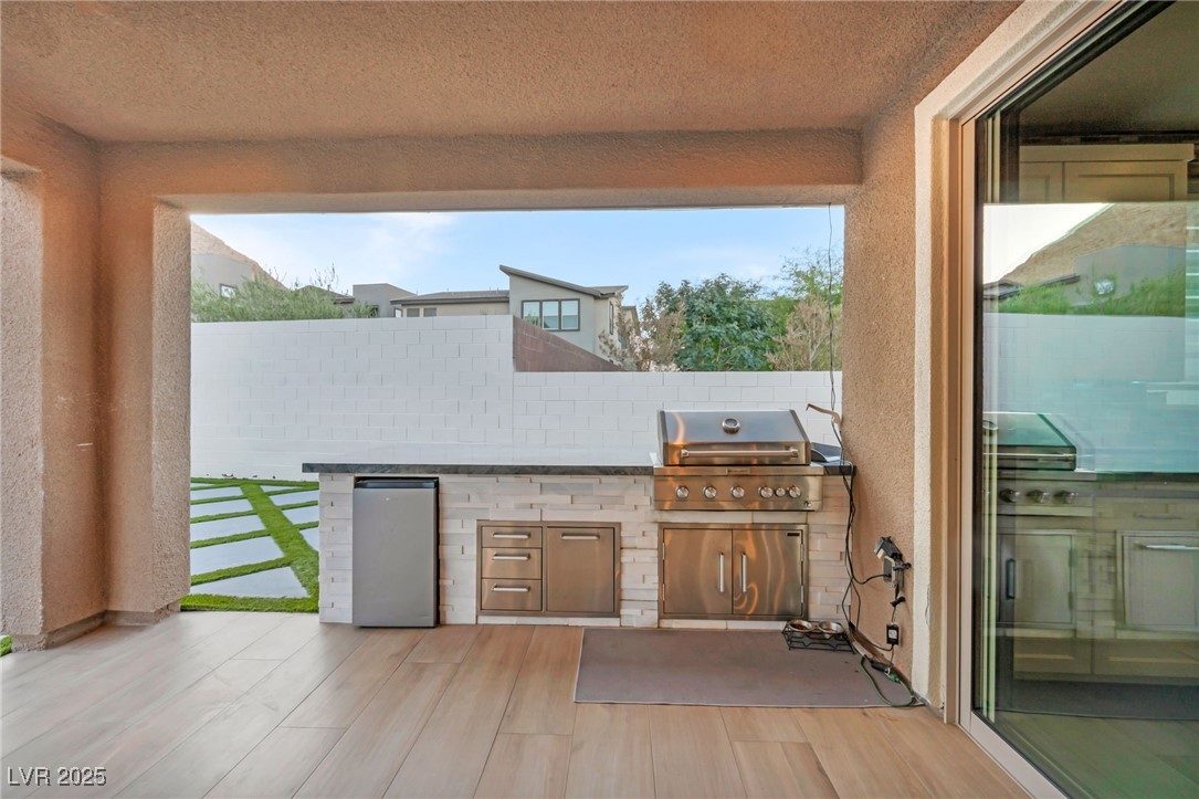 9743 Starlight Ridge Avenue