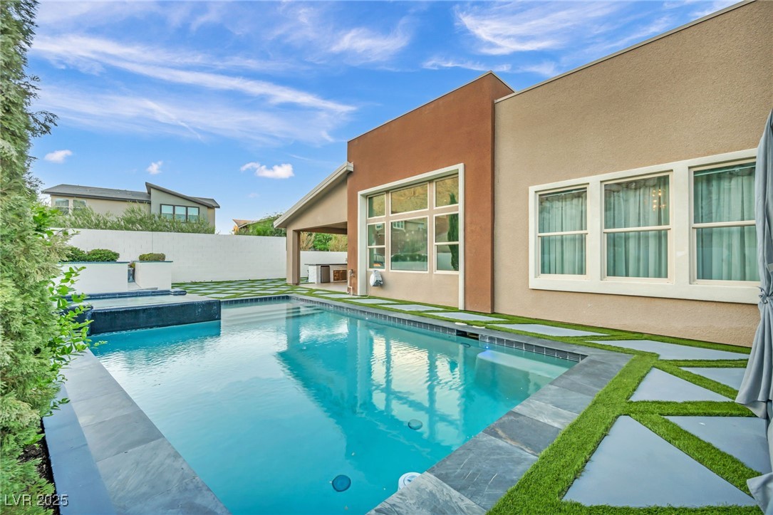 9743 Starlight Ridge Avenue