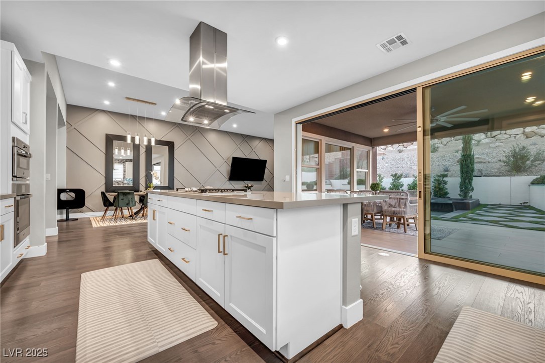 9743 Starlight Ridge Avenue