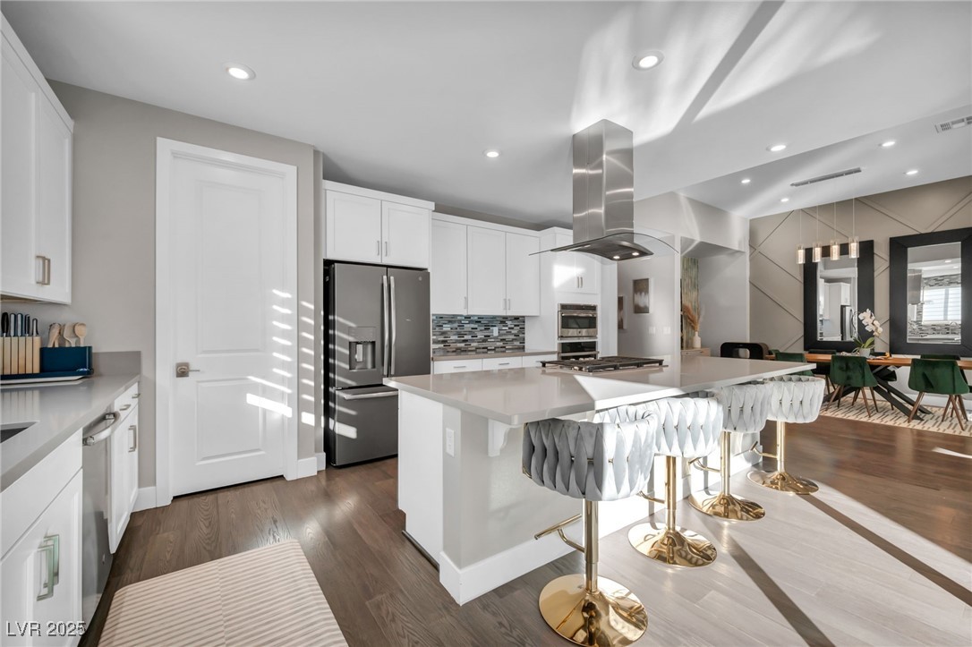 9743 Starlight Ridge Avenue