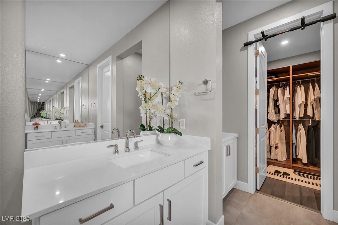 9743 Starlight Ridge Avenue