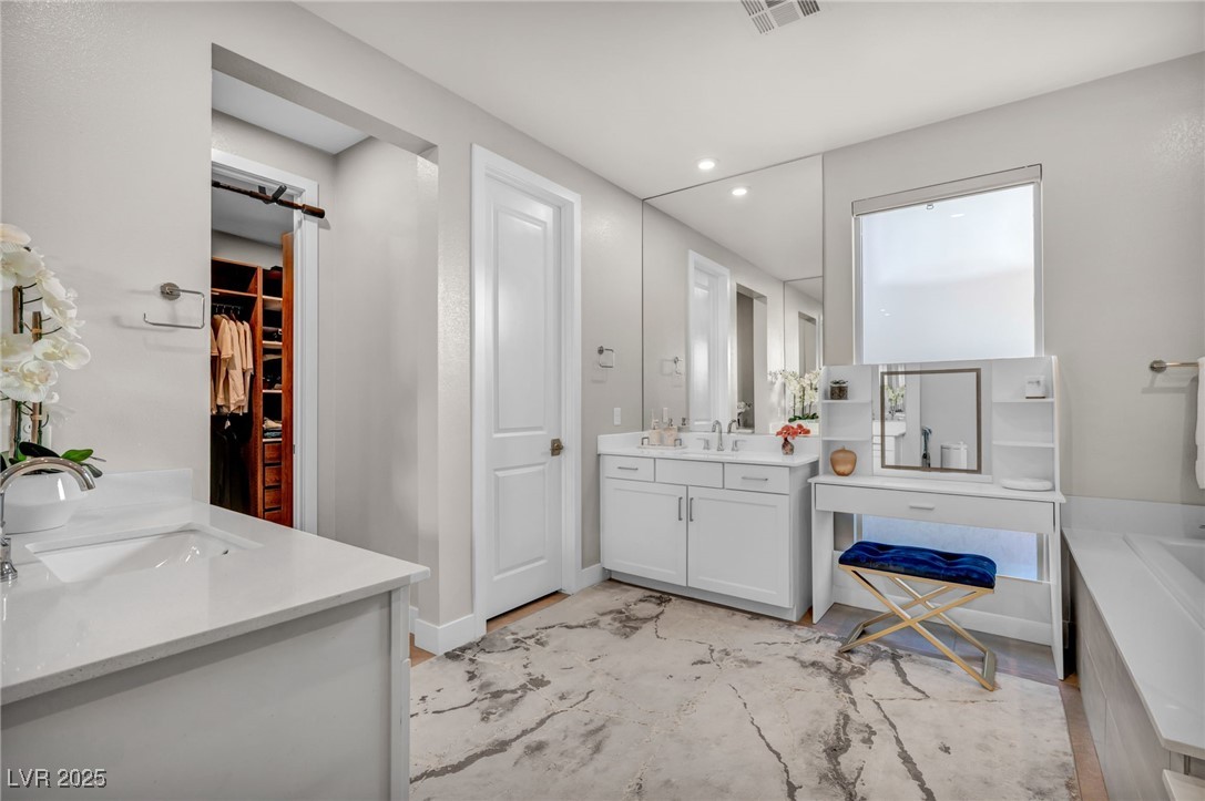 9743 Starlight Ridge Avenue