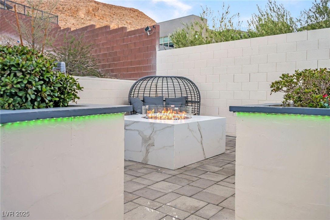 9743 Starlight Ridge Avenue