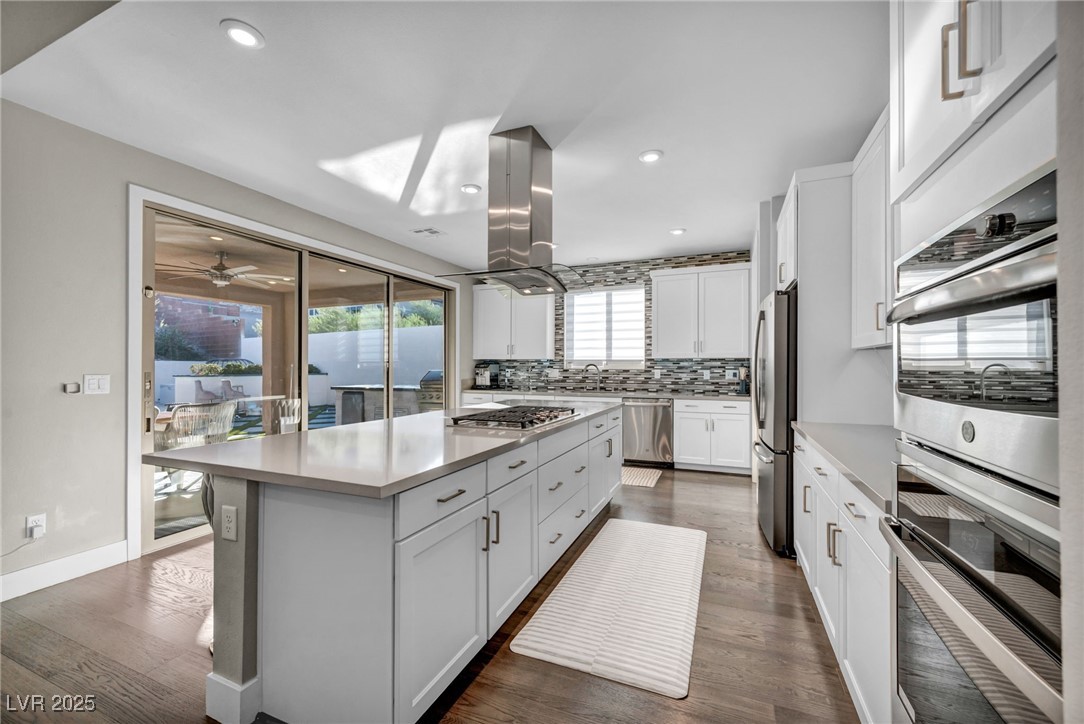 9743 Starlight Ridge Avenue