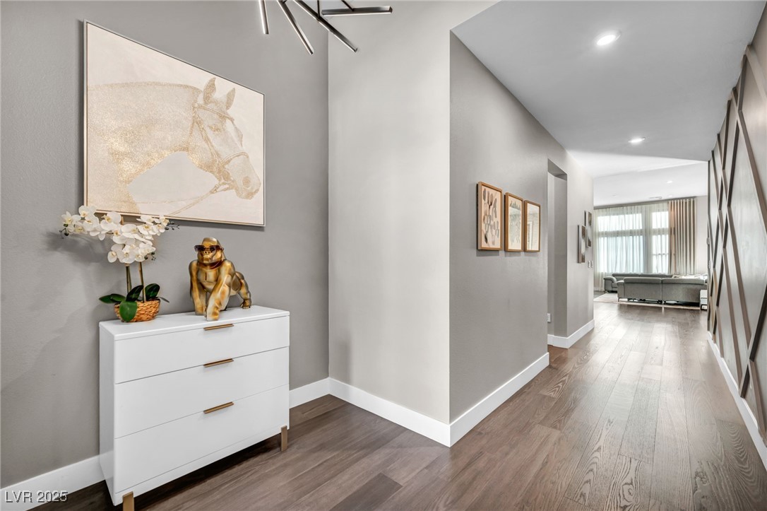 9743 Starlight Ridge Avenue