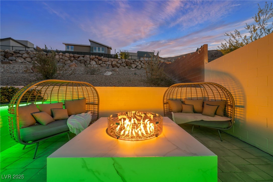 9743 Starlight Ridge Avenue