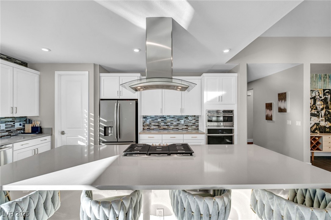 9743 Starlight Ridge Avenue