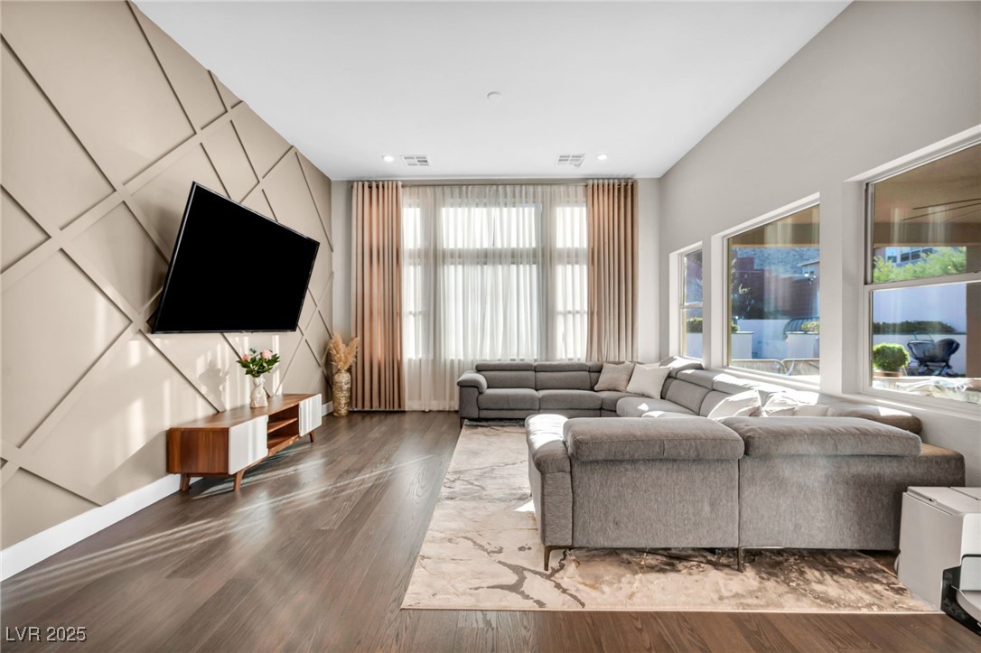 9743 Starlight Ridge Avenue