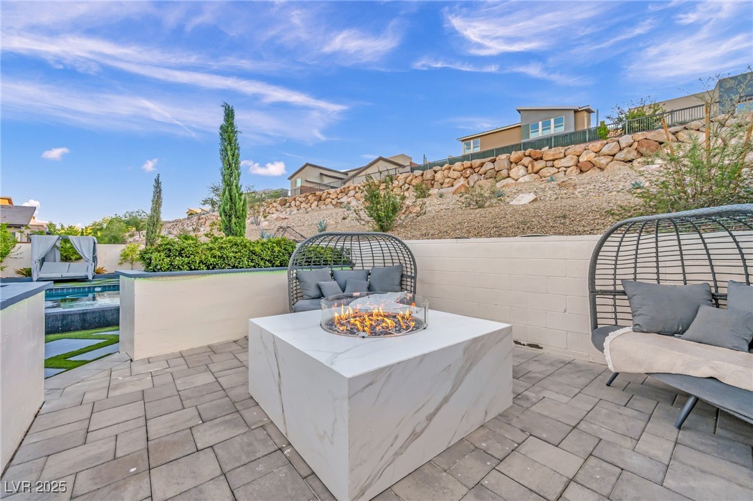 9743 Starlight Ridge Avenue