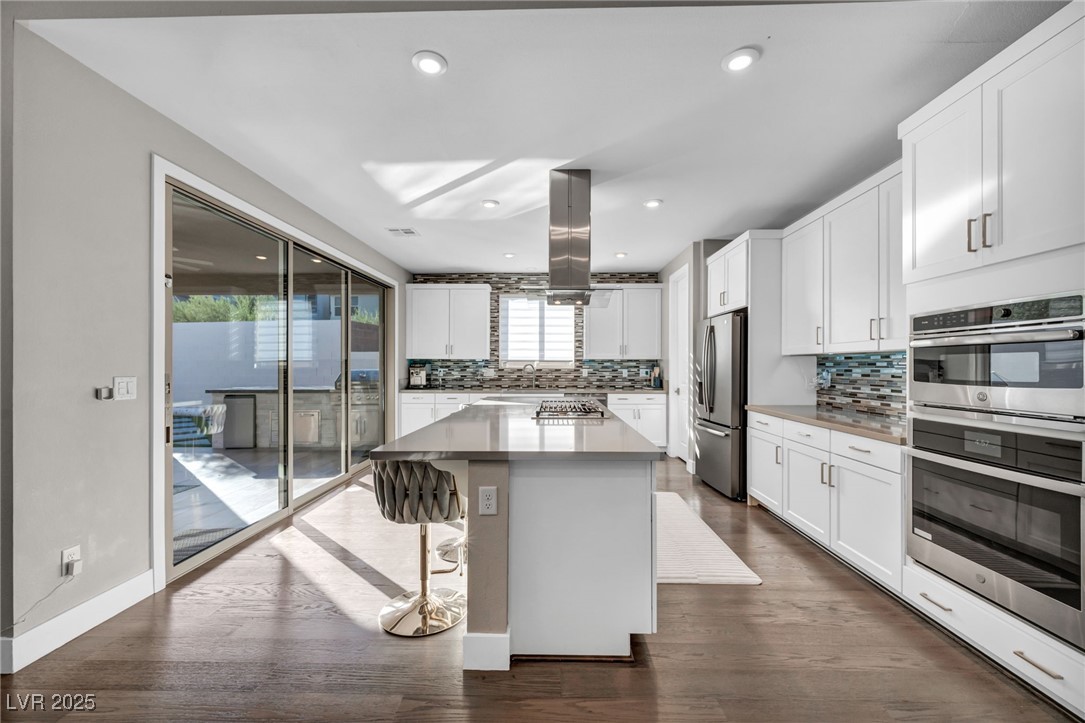 9743 Starlight Ridge Avenue