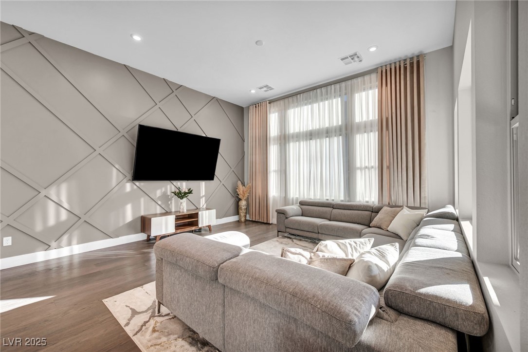 9743 Starlight Ridge Avenue