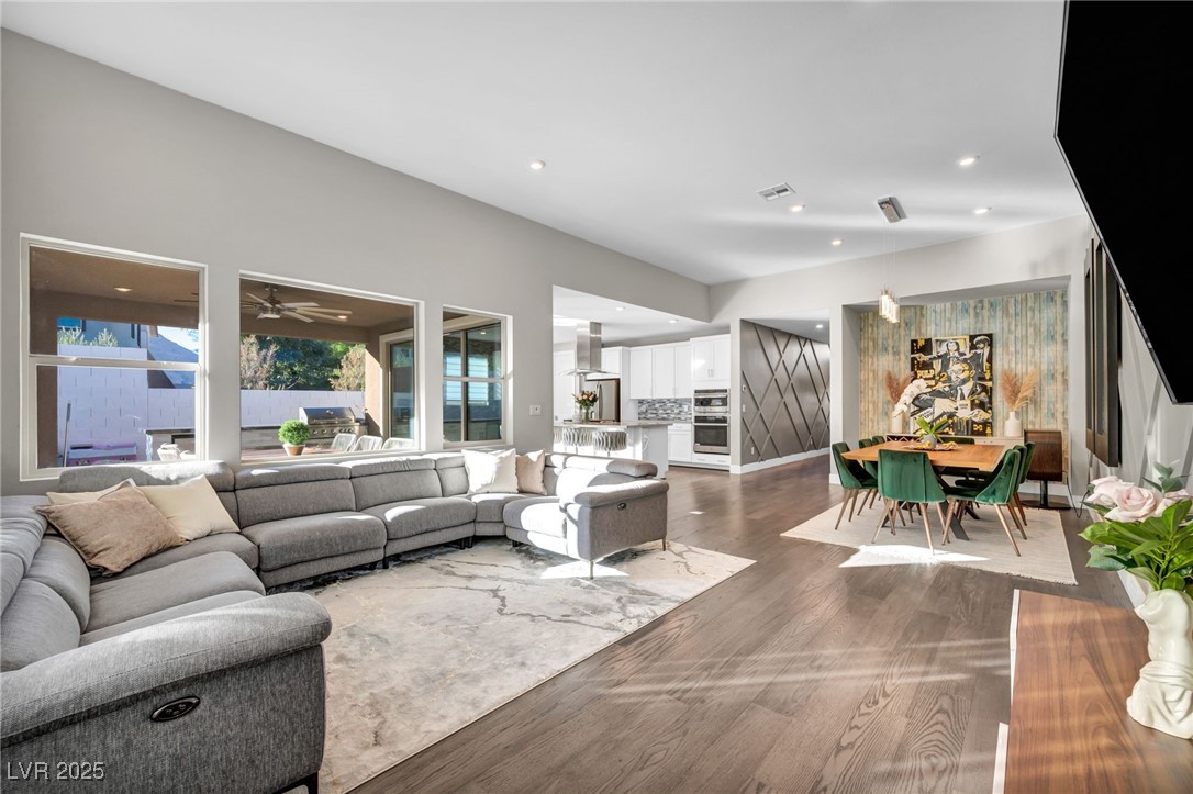 9743 Starlight Ridge Avenue