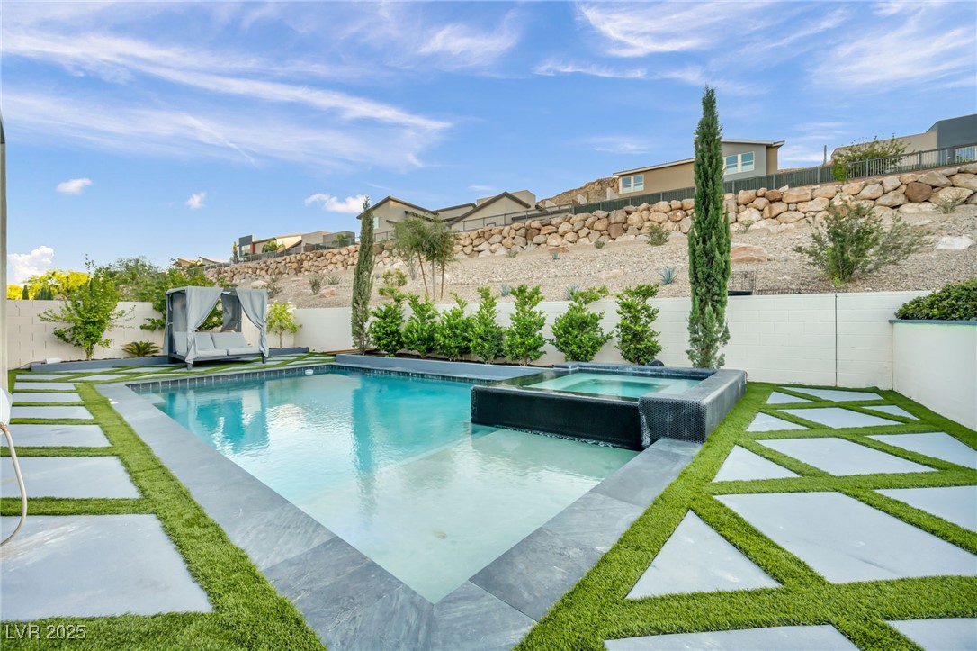 9743 Starlight Ridge Avenue