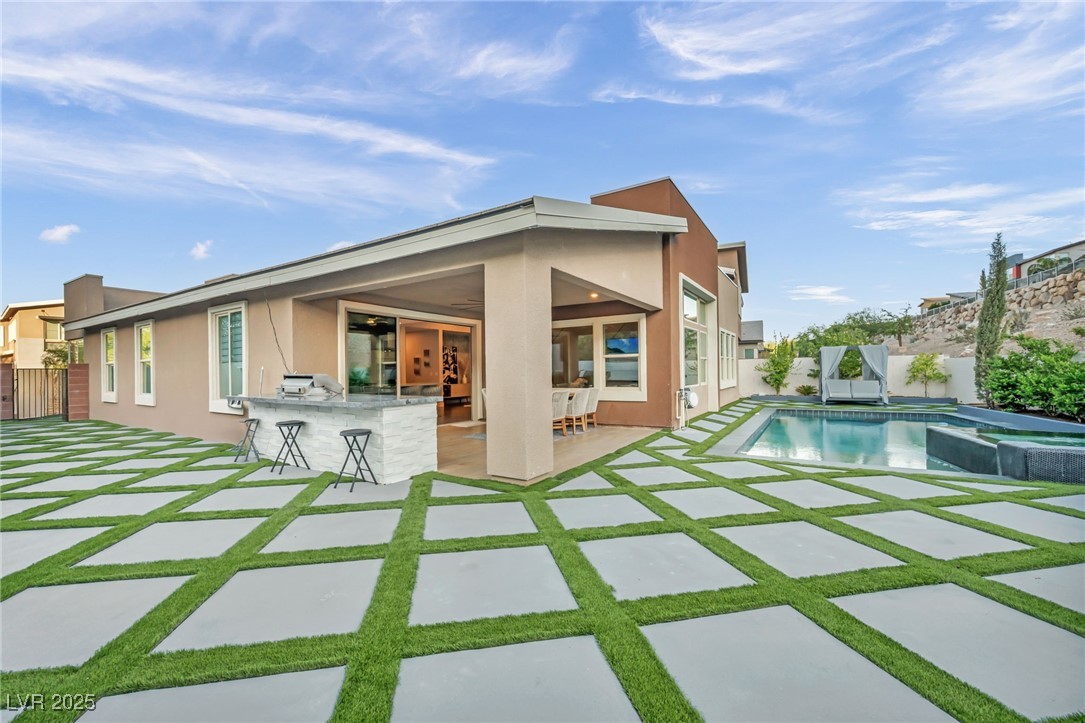 9743 Starlight Ridge Avenue