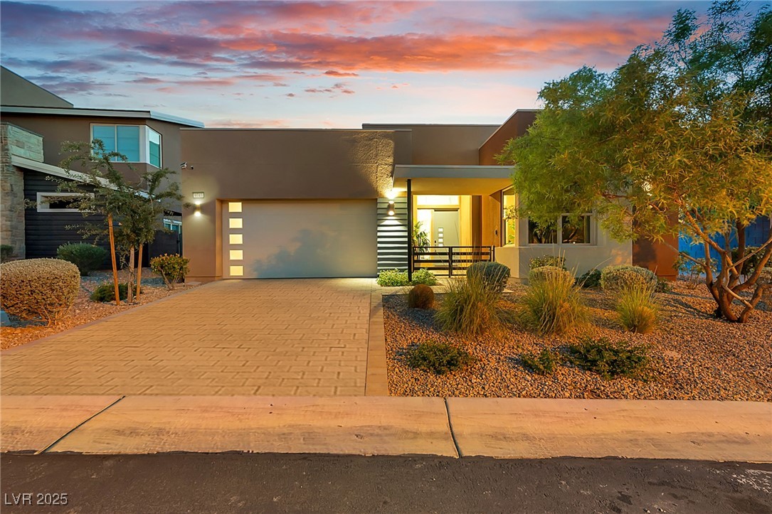 9743 Starlight Ridge Avenue